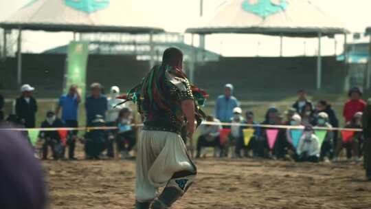 蒙古族男子传统摔跤现场