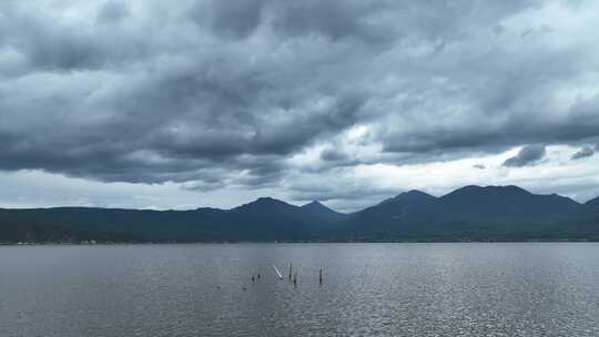 航拍云南丽江拉市海乌云密布雨天风景