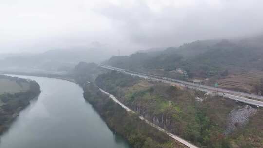 航拍云雾缭绕的广东清远连江畔高速公路视频素材模板下载