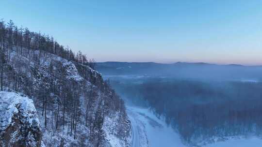 航拍林海雪原雪林冻雾和山路