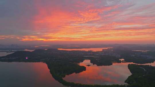 武汉东湖风景区夏季日出风光