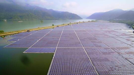 航拍河边光伏太阳能电池板