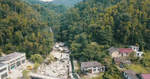 江西水坝航拍深山森林水库大远景