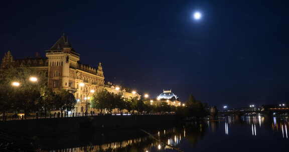 伏尔塔瓦河畔夜景