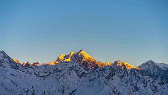 8K西藏雪山日照金山延时