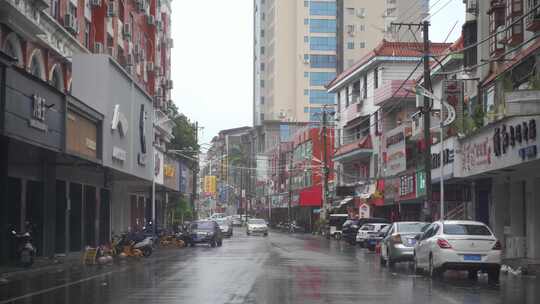 下雨天乡村公路行驶汽车记录仪驾驶第一视角