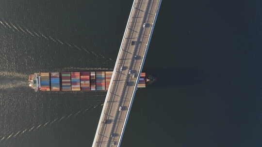 航拍集装箱船从大桥下通过视频素材模板下载