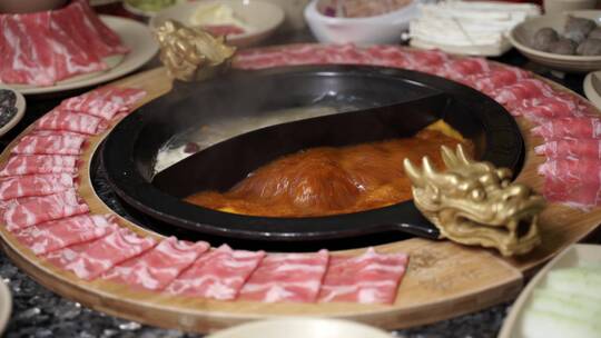 沸腾涮火锅牛肉成都重庆牛油麻辣鸳鸯锅食材