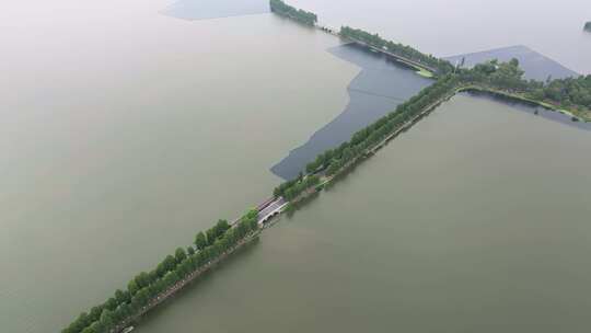 航拍湖北武汉东湖风景区绿道、湖泊、居住区