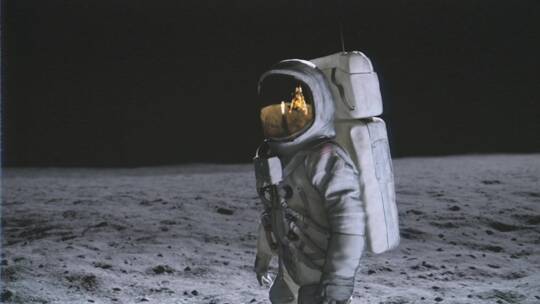 宇航员在月球上视频素材模板下载