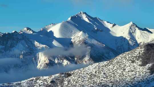 航拍雪山