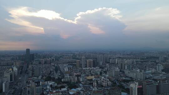 雨后的城市