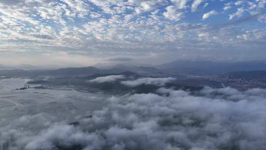 云海山峦壮丽航拍