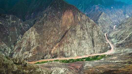 西藏芒康境内流经红拉山的澜沧江视频素材模板下载