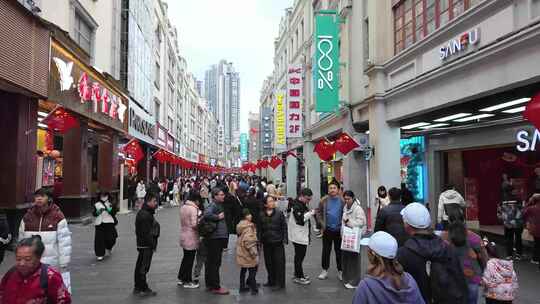 南宁步行街延时三街两巷行人及街边商铺景象