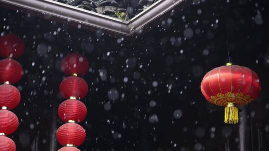 冬天下雪花纷飞传统古建筑红灯笼