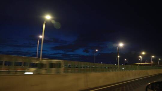 城市傍晚高架路夜景