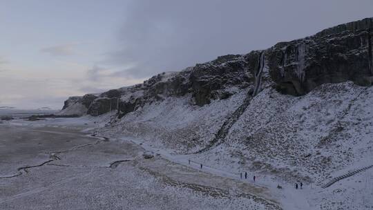 4K冰岛雪山雪地北极圈公路汽车航拍