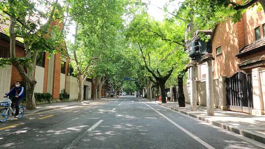 上海封城中的商业街道路况环境