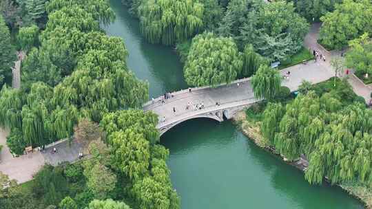 山东济南大明湖历公园航拍游船与风景