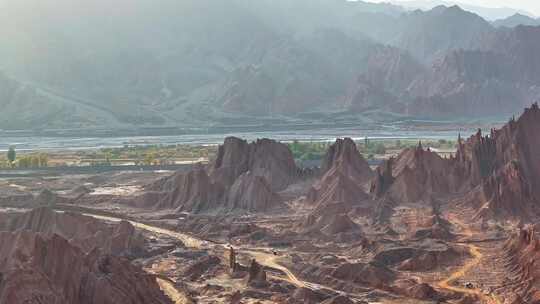 新疆南疆阿克苏库车天山红山石林大峡谷航拍