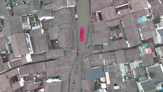 俯瞰江南水乡河道与民居安昌古镇