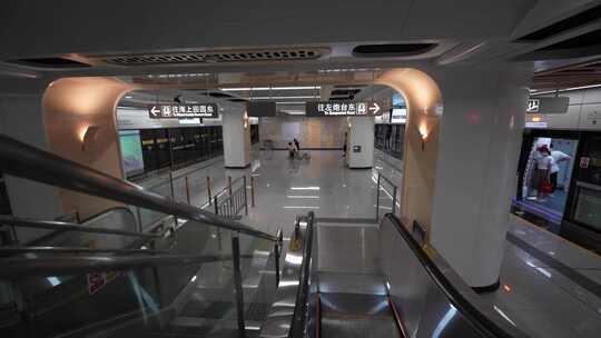 记录搭乘深圳地铁过程和南头古城站环境