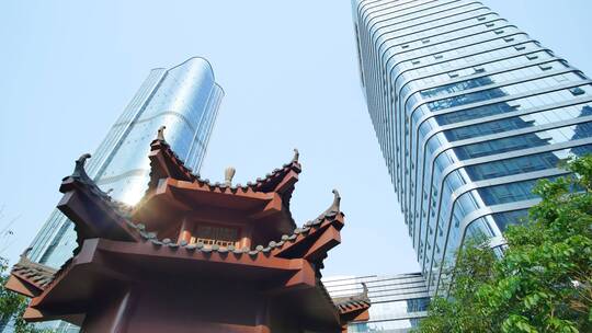 广西南宁现代化城市高楼中的传统园林庭院视频素材模板下载