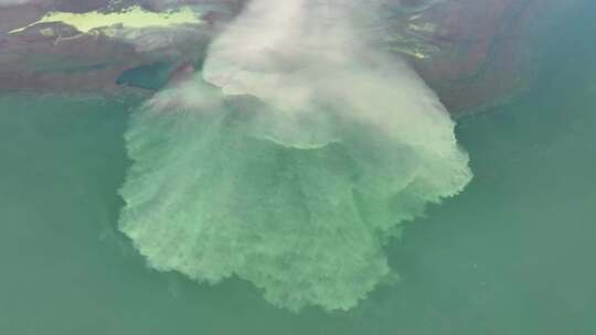 西藏阿里地区红山湖