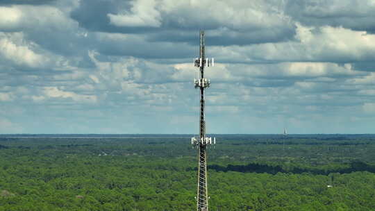 带有用于网络信号的无线通信5g天线的高层