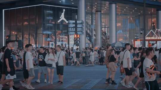 长沙黄兴路步行街夜景人山人海