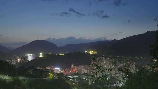 陕西镇安县城夜景大山里的县城夜景延时