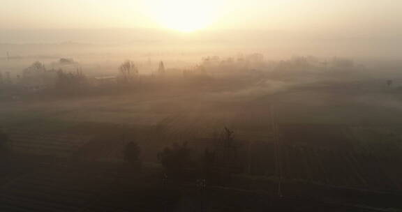 晨雾中的四川乡村田野村庄航拍风景