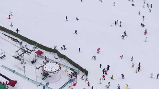 成都西岭雪山的滑雪场航拍合集