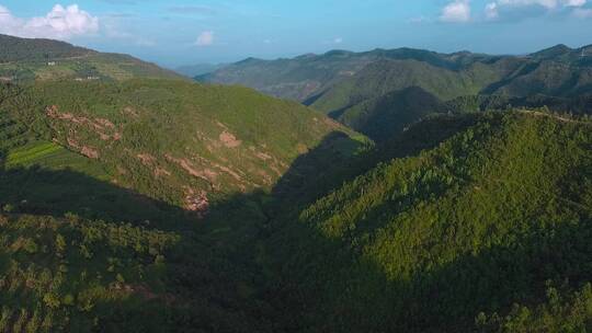 山区视频绿色森林大山夕阳黄昏