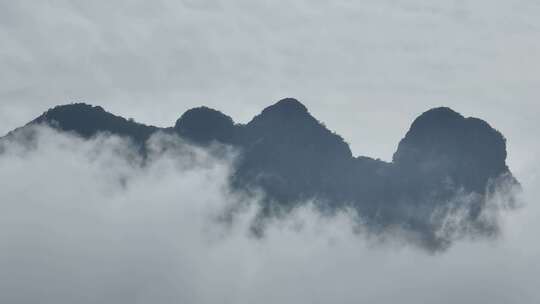 航拍云海山峰云雾缭绕来宾金秀大瑶山圣堂山