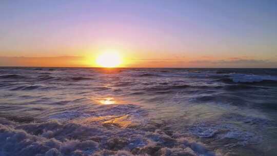 大海日出海上日出海浪翻滚航拍海岸海滩海洋