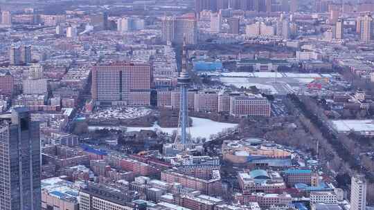 冬季城市住宅区和高楼鸟瞰全景