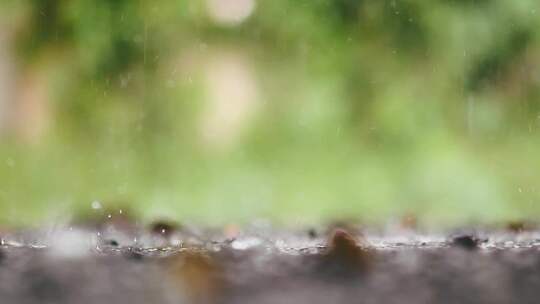 下雨雨滴滴落慢动作