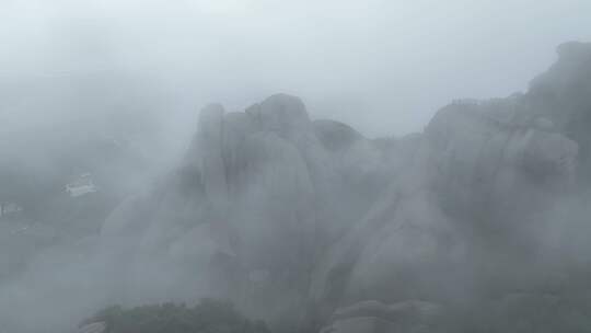 云雾缭绕石头山峰太姥山美景