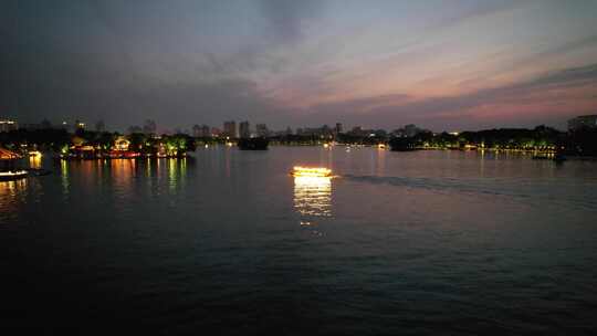 山东济南市大明湖超然楼夜景4k航拍