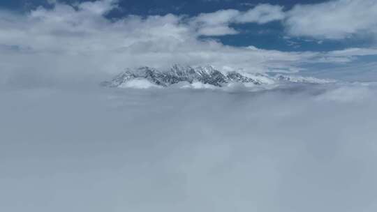 川西蜀山贡嘎雪山航拍穿云日照金山延时摄影