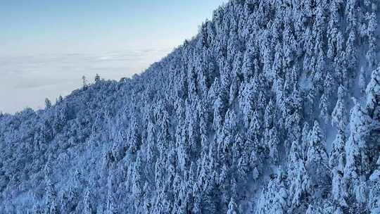 峨眉山雪山雪景