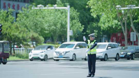 交警指挥交通