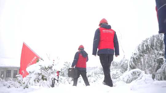 电网 巡线 雪景巡线 除冰 爬山 电力