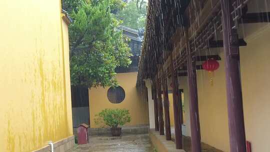 寺庙下雨素材苏州北寺塔实拍