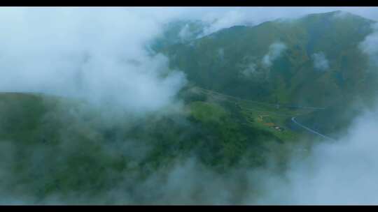 航拍甘南洛克之路风光 雨中云雾