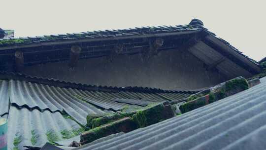 老房子下雨意境空镜视频素材模板下载