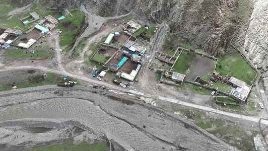 航拍西藏那曲地区河流边的牧民居住地