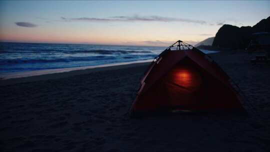 海滩帐篷里的灯